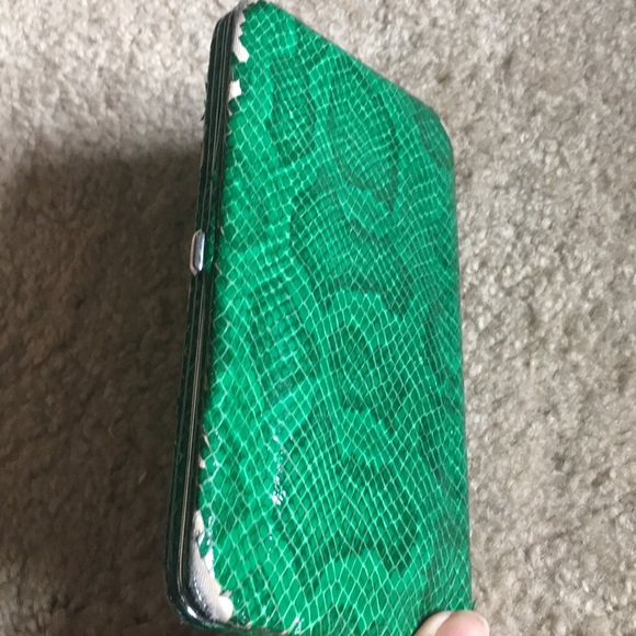 Green snakeskin wallet - Picture 3 of 4